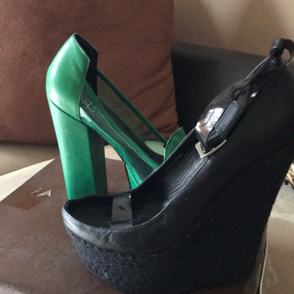 Shoe - Picture 4 of 4